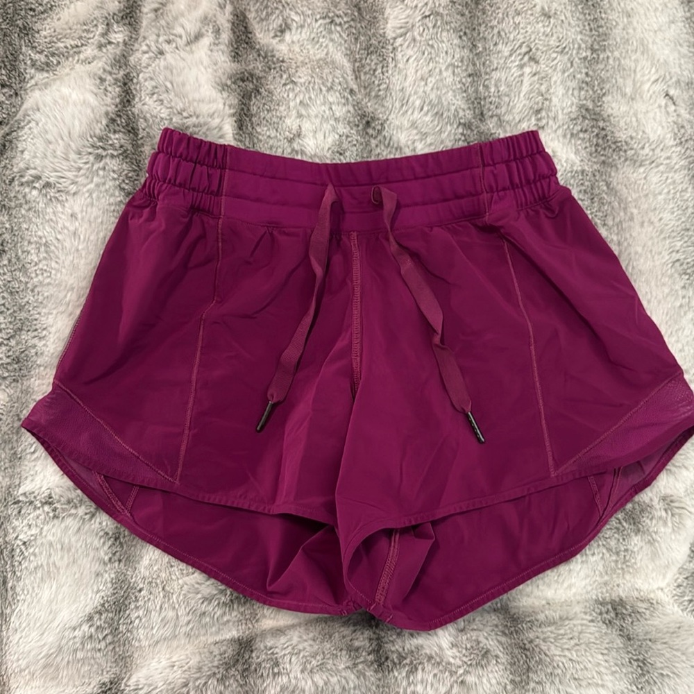 Lululemon size 4 hotty hot shorts